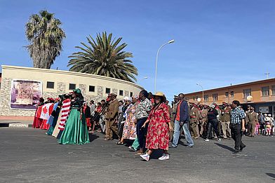 Marsch zur Erinnerung an den Genozid an den Ovaherero und Nama in Namibia. (Foto: medico)