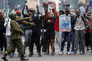 Proteste gegen eine Steuerreform und die Einflussnahme des Westens in Kenia.