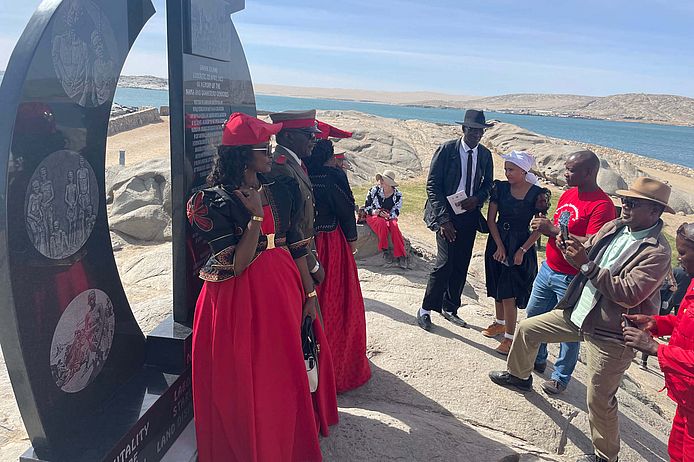Während der Gedenkfeierlichkeiten zur Erinnerung an den Genozid an den Ovaherero und Nama auf Shark Island in Namibia